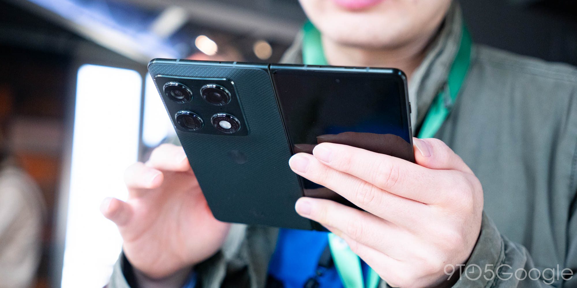 Gorilla Glass Ceramic 3 рассчитано на годы падений, дебютирует на Razr Fold