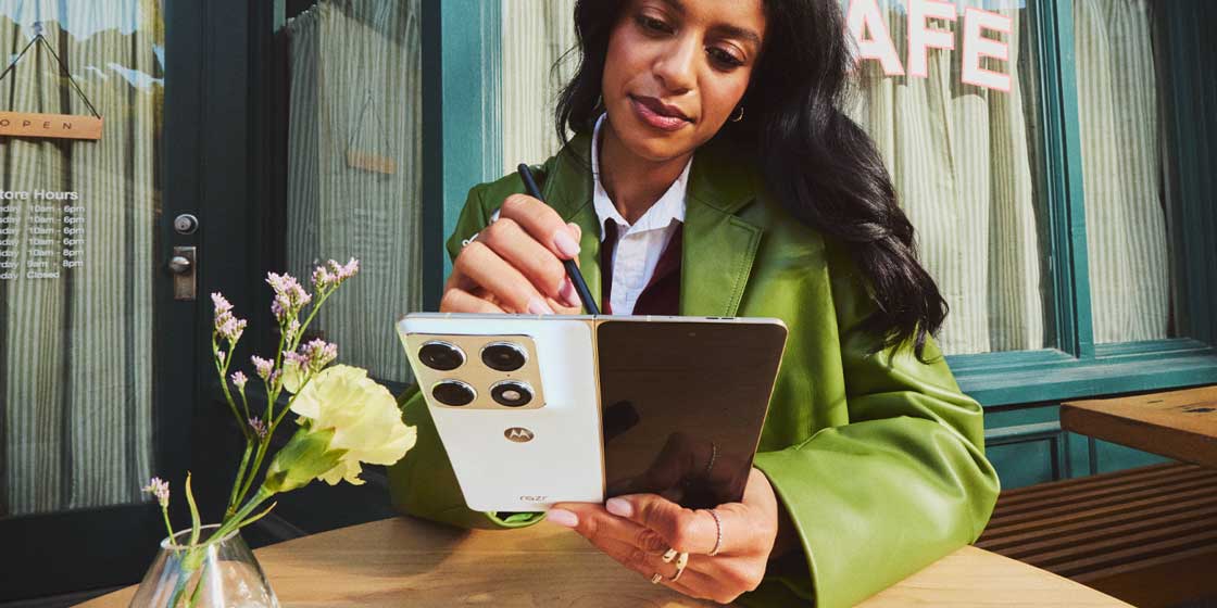 Motorola Razr Fold officially costs $1,899 in the US, available in May