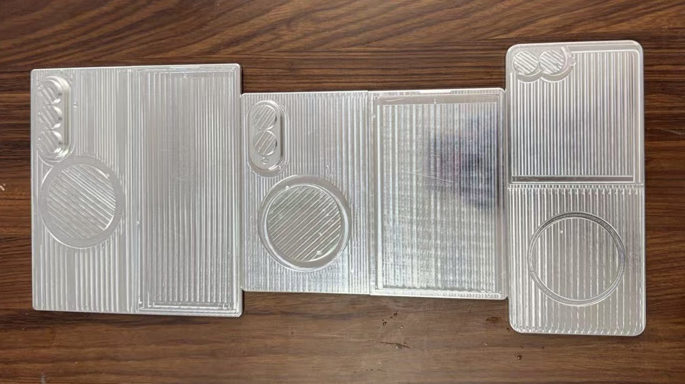 Galaxy Z Fold 8 and 'Wide' side-by-side – the difference is huge