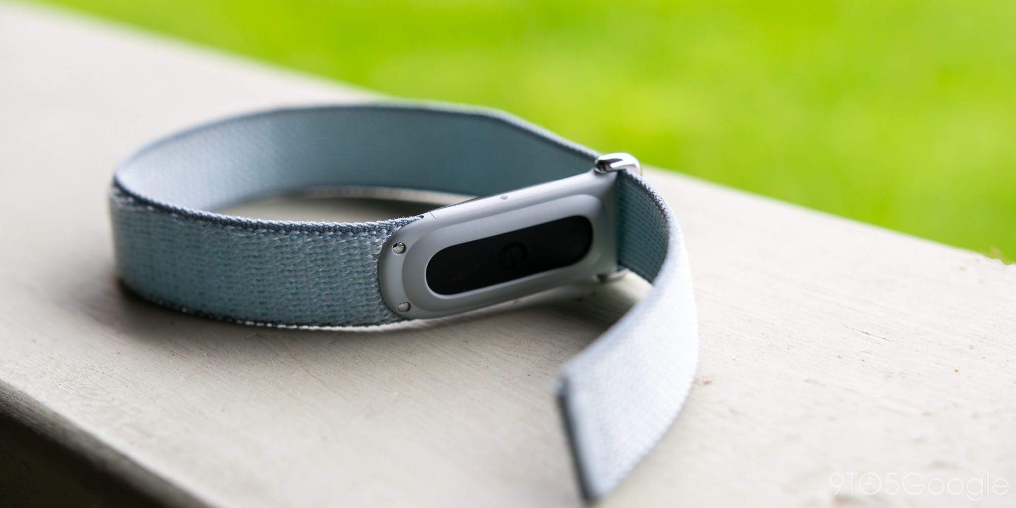 Обзор: Fitbit Air — почти идеальный фитнес-трекер с несовершенным ИИ-тренером Health Coach