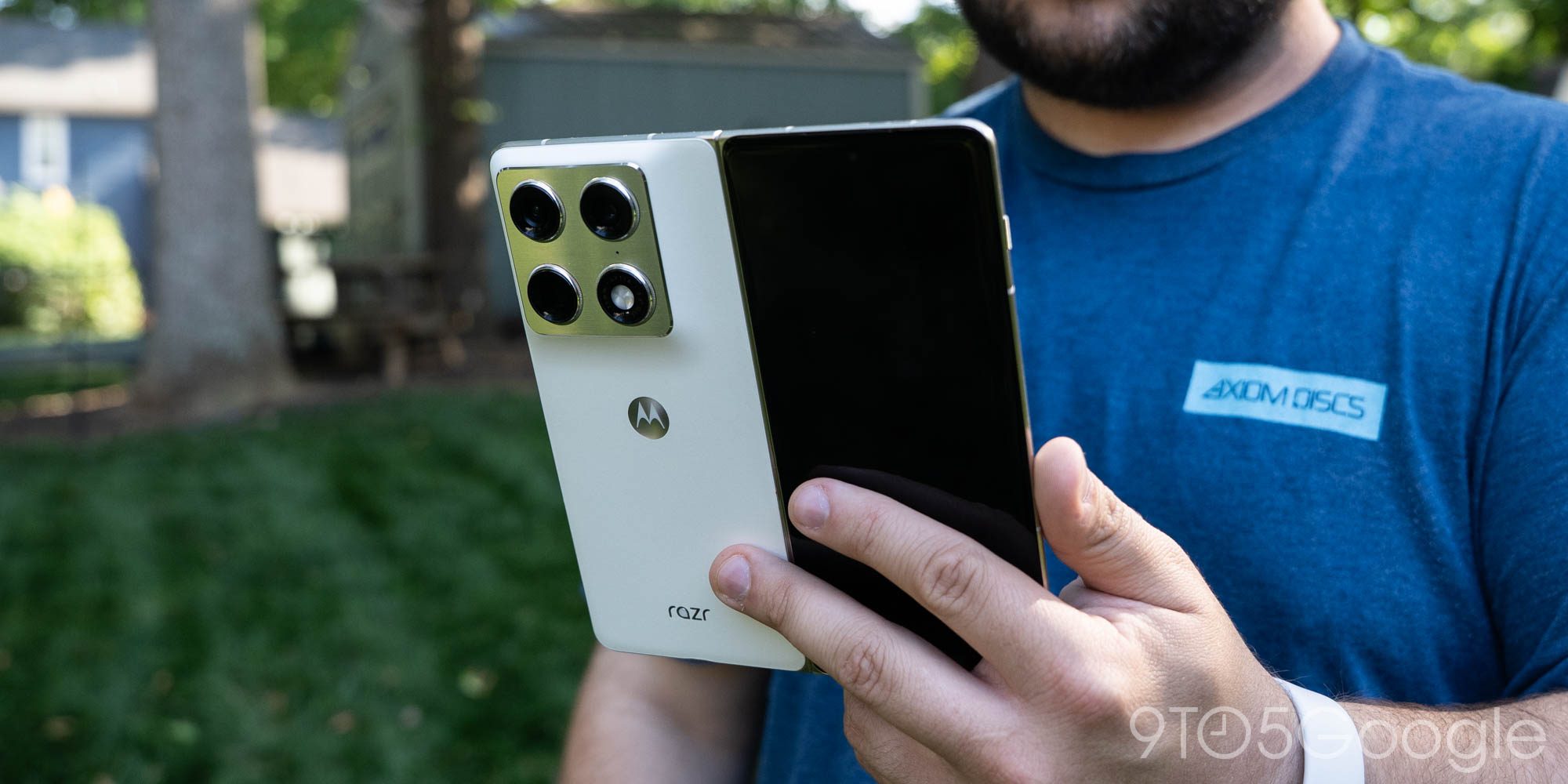 Я пользовался Motorola Razr Fold неделю, и, думаю, это лучший складной смартфон*