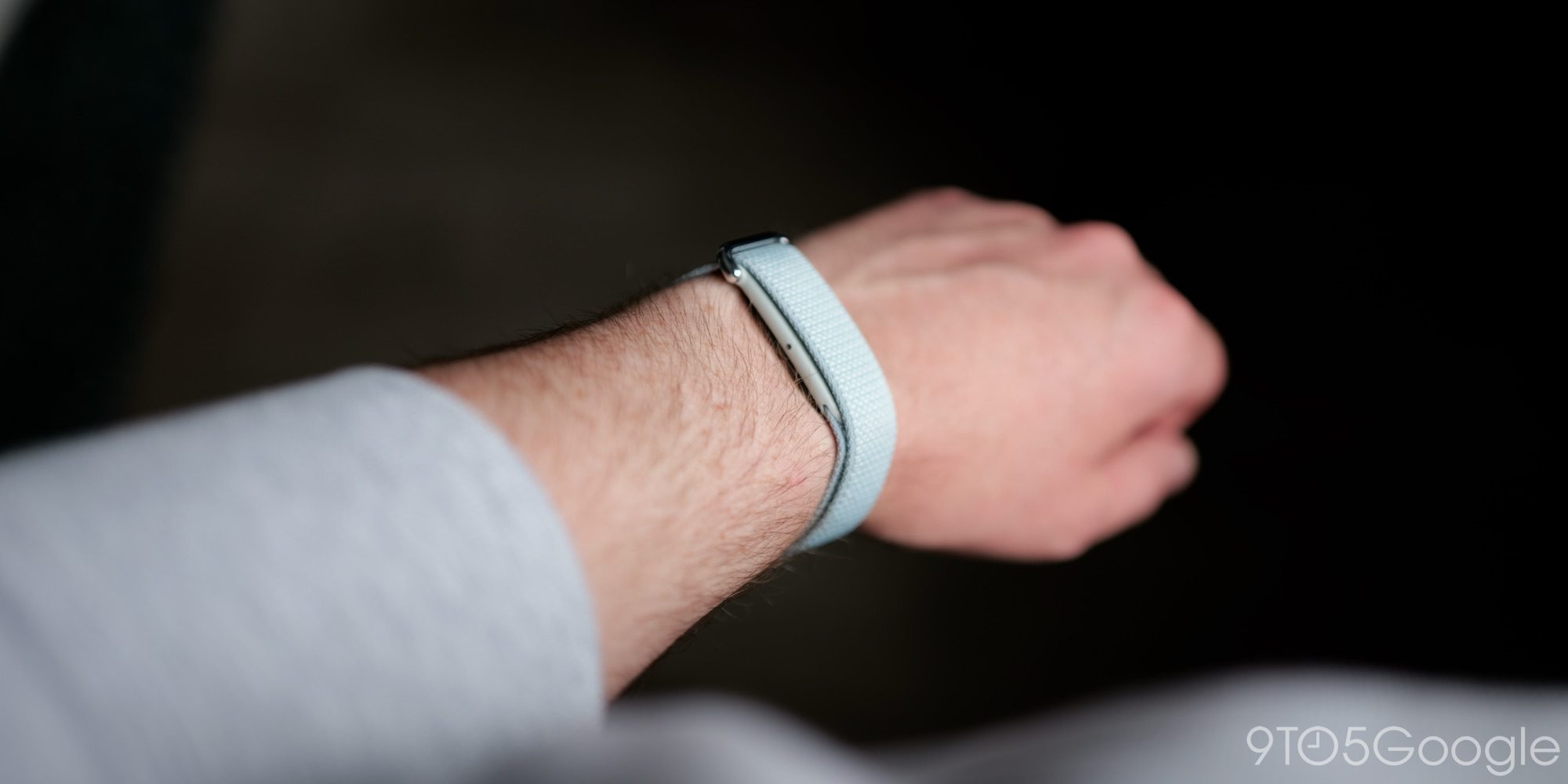 Fitbit Air заставил меня отказаться от Pixel Watch, и я этому невероятно рад