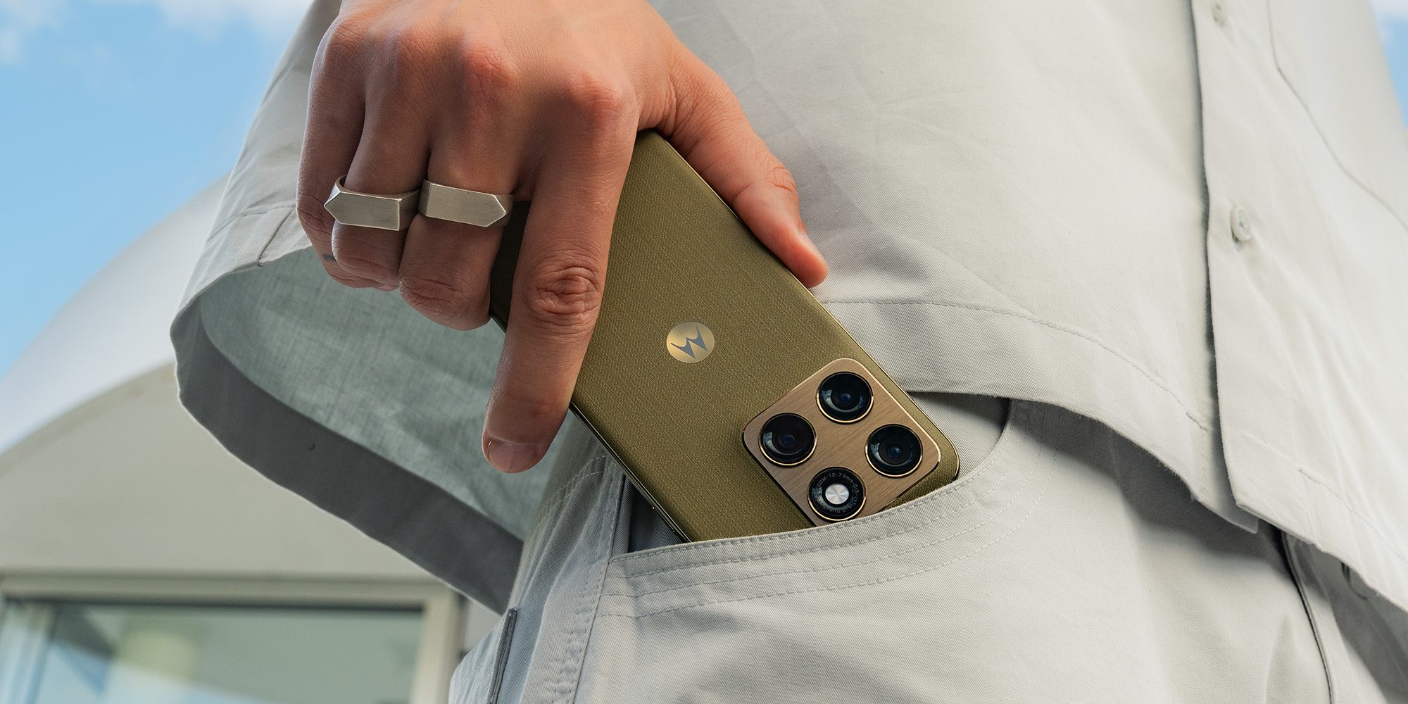 Motorola Edge (2026) выходит в США по цене 599 долларов с уменьшенным 6,3-дюймовым дисплеем