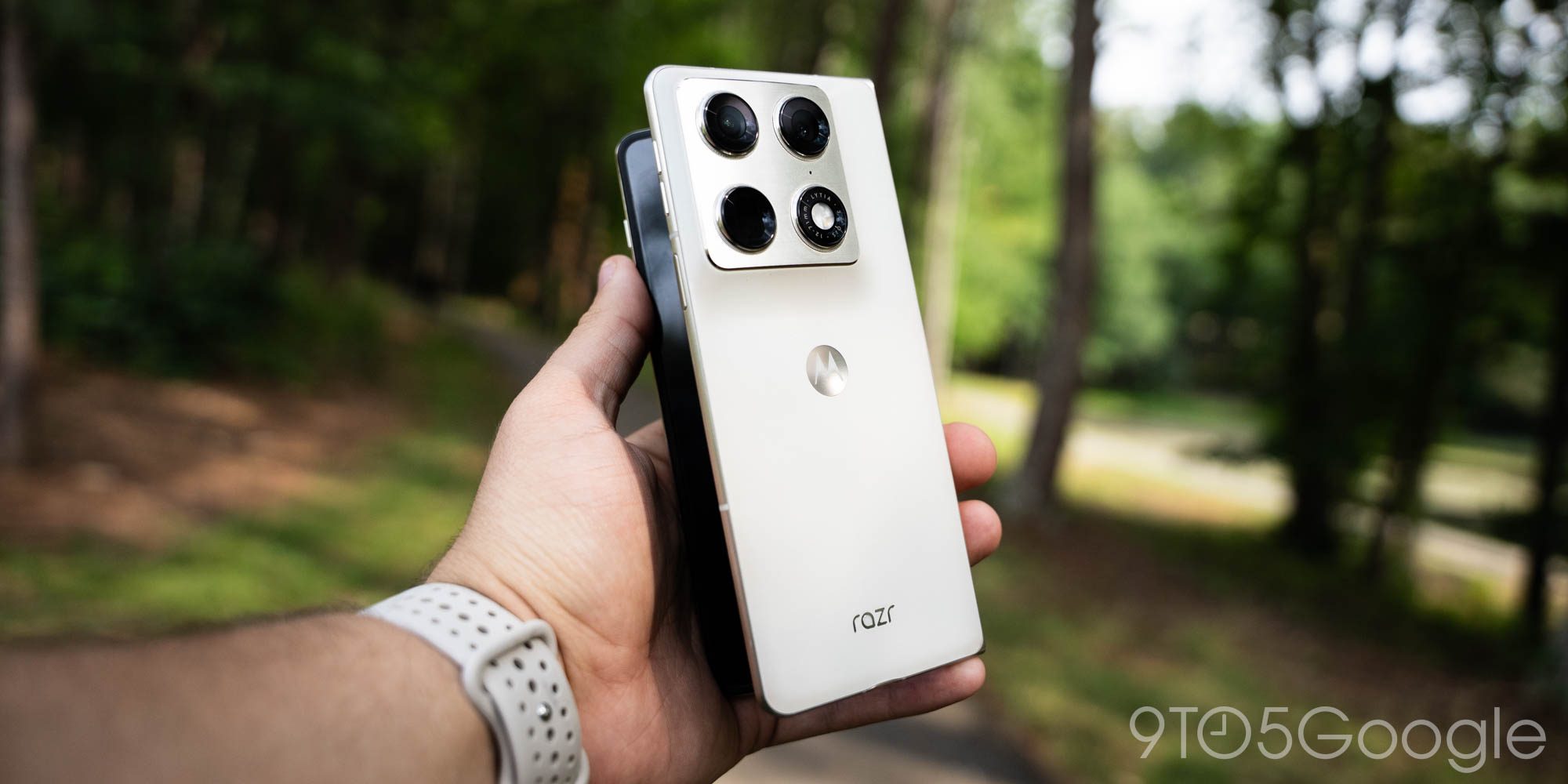 Обзор Motorola Razr Fold: Потрясающе хорош, но не слишком ли поздно?
