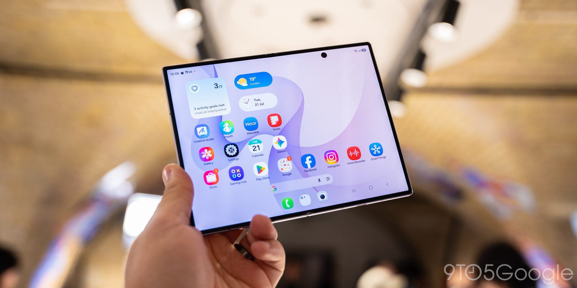 Представлен Galaxy Z Fold 8 с измененным широким форм-фактором по цене от $1,899