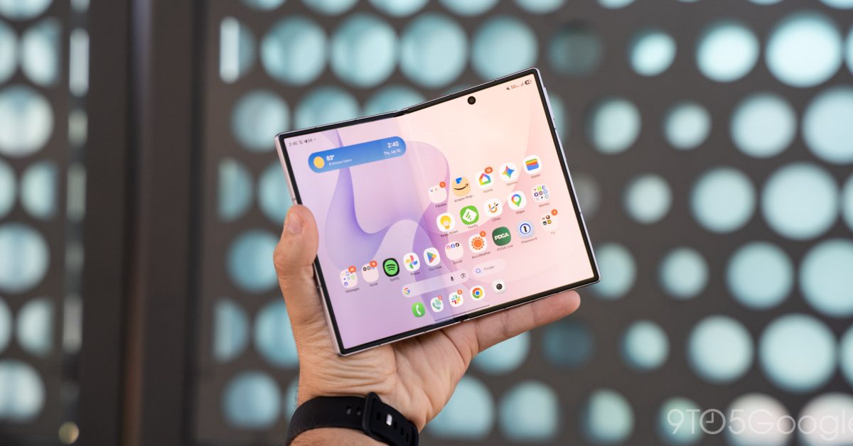 Samsung Galaxy Z Fold Display Corners Flex Inward: Is It a Flaw?