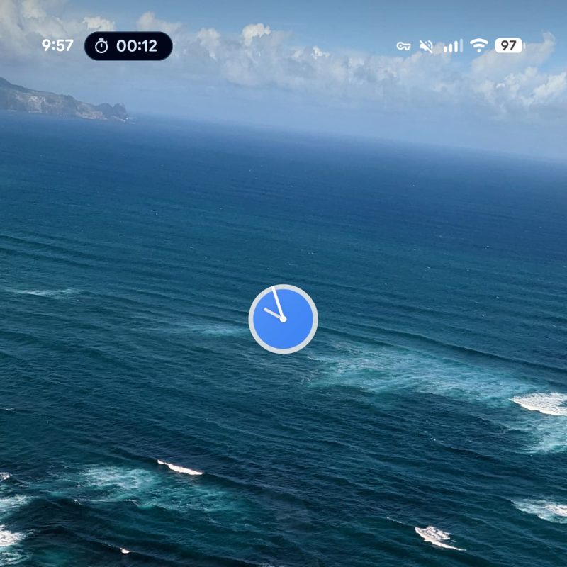 Google Clock 9.0 adds stopwatch, timer Live Updates on Pixel