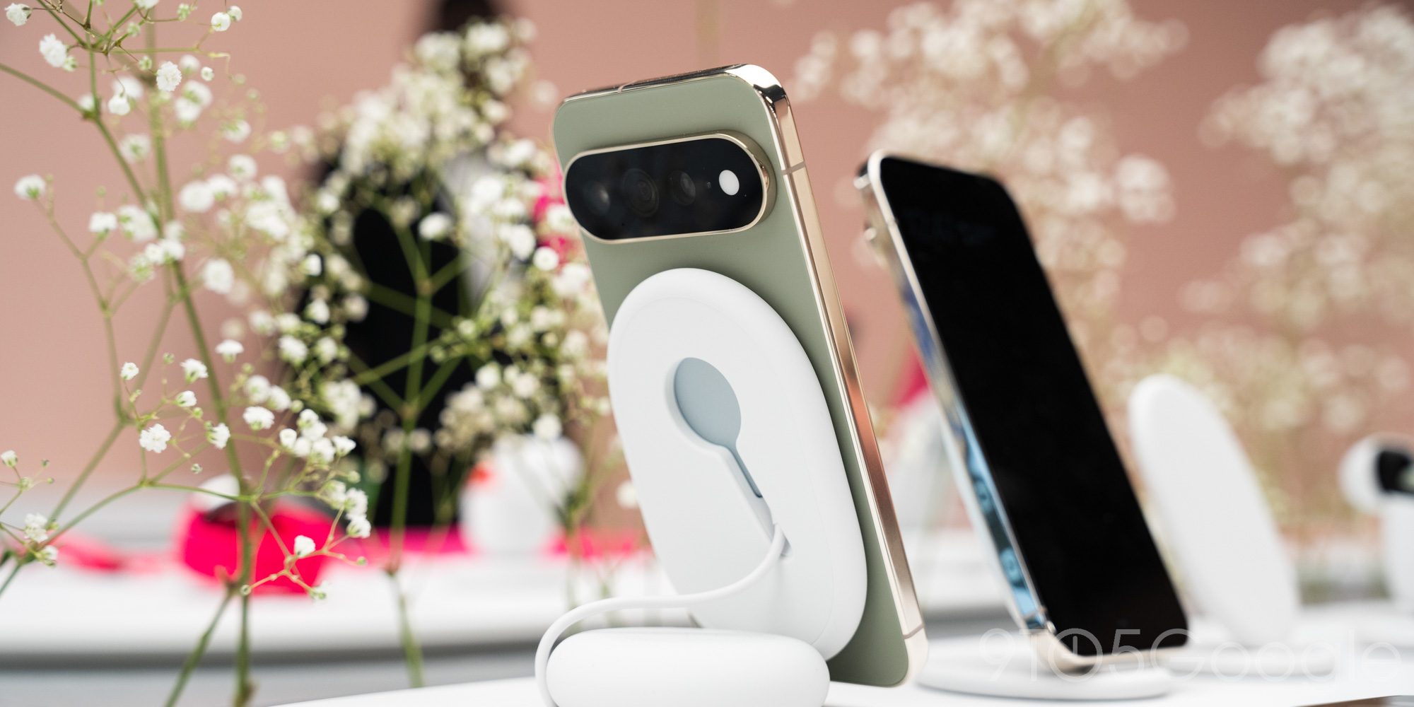 Официальные беспроводная зарядка и подставка для Pixel 11 подешевели до 35 долларов, достигнув исторического минимума