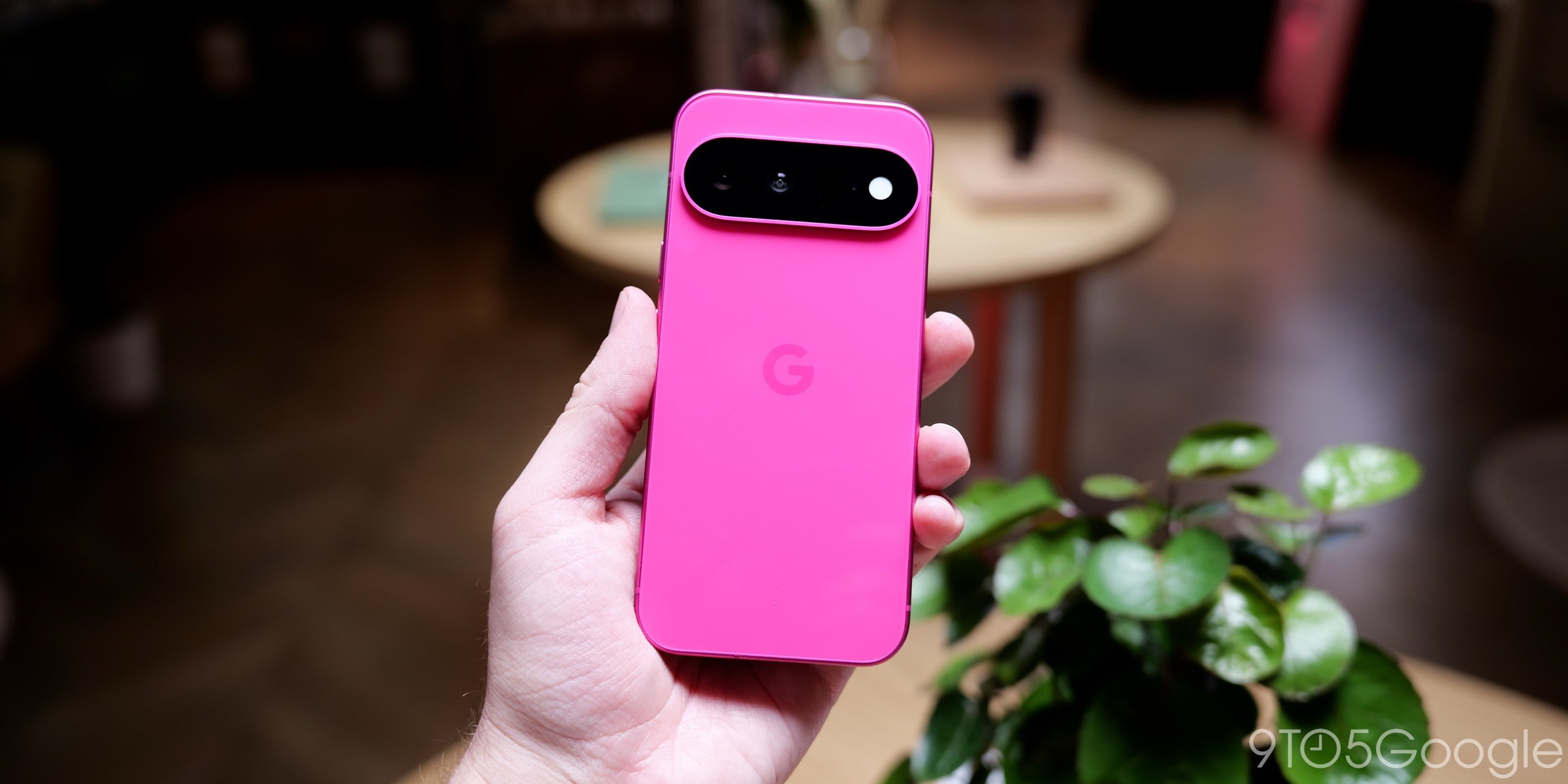 Pixel 11 in 'Hibiscus'