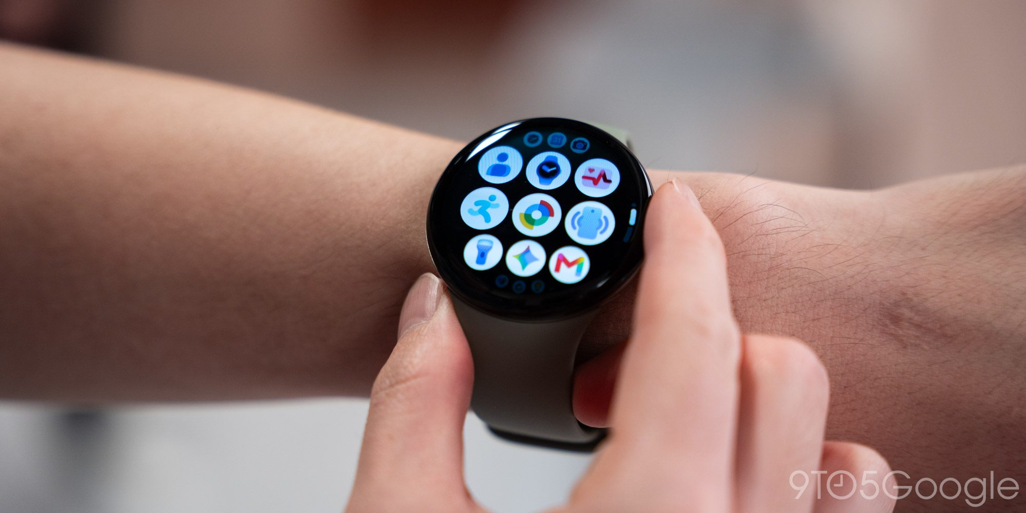 Приложение Find Hub для Wear OS обзавелось базовой функцией «Найти людей»