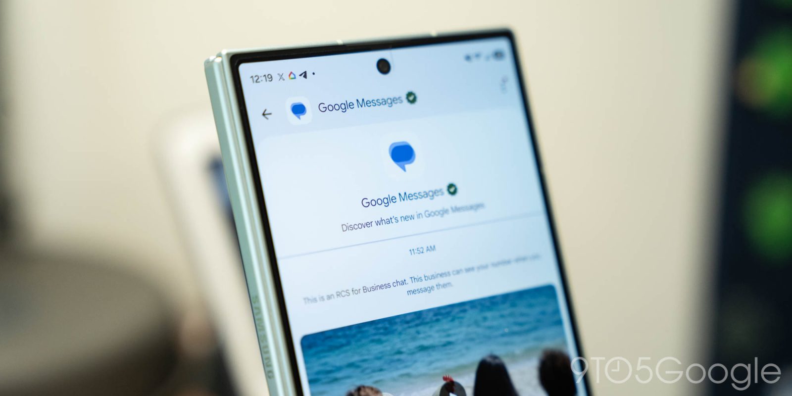 В Google Messages появляется официальный чат с демонстрацией функций [Галерея]