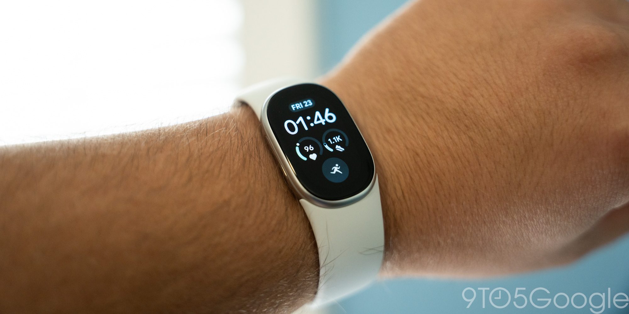 Обзор Fitbit Edge: одновременно слишком много и слишком мало