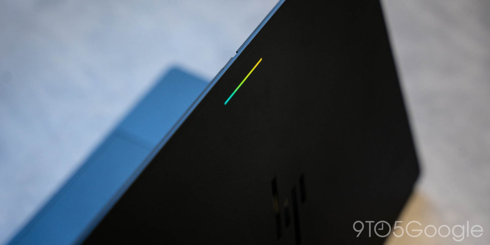 Googlebook Glowbar doesn’t have the ‘knock-knock’ Chromebook Pixel battery gesture
